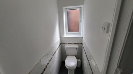 4 bedroom house to rent - Photo 3