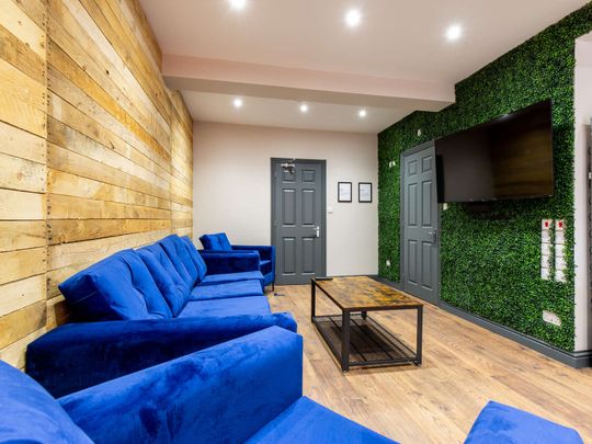 OX Living is proud to present this high-quality 8-bedroom co-living property, perfect for working professionals looking for stylish, stress-free living. Room 2 - Photo 1