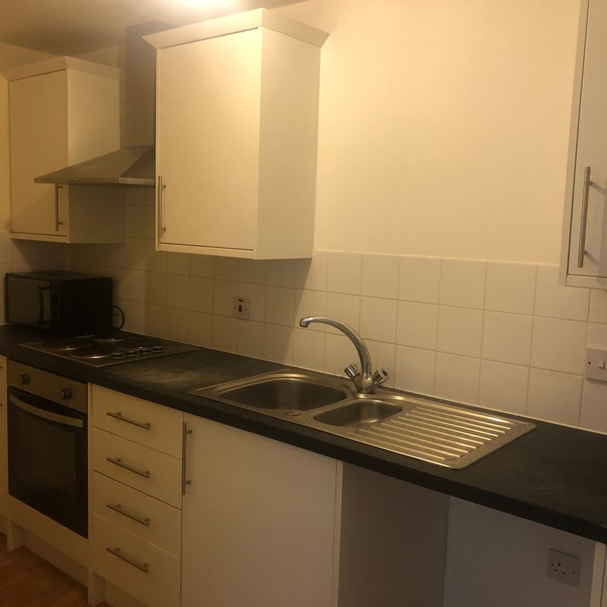 WATLING STREET, FENNY STRATFORD - 1 BEDROOM - Photo 1