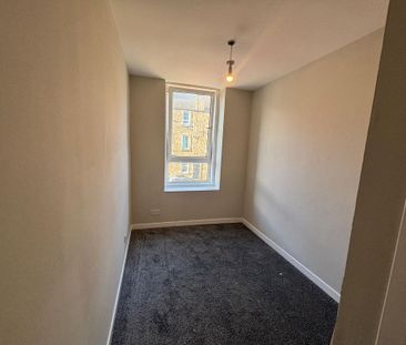 3 bedroom flat to rent - Photo 5