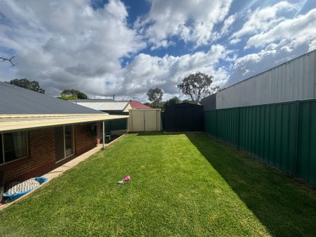 Comfortable and Convenient living in Williamstown! - Photo 3