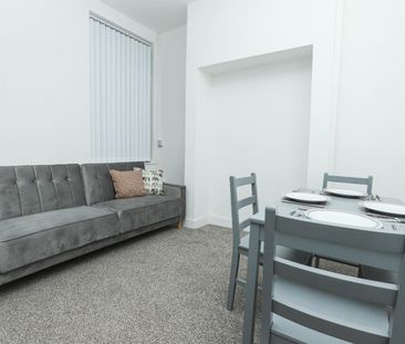 5 bedroom House To Let Total Size: 1174 SQ FT - Photo 2