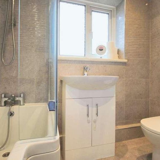 Fontayne Avenue, Romford, RM1 - Photo 1