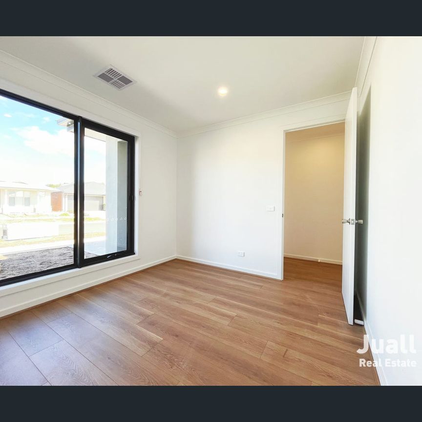 33 Langer Circuit, Cranbourne, Vic 3977 - Photo 1