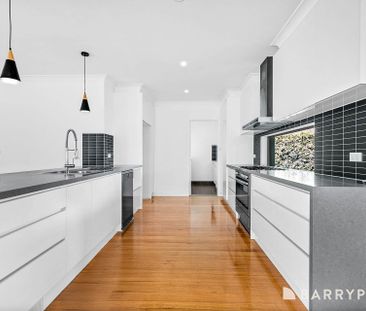Spacious and Elegant Family Home in a Tranquil Court Location! - Photo 6