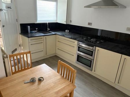 1 Bedroom Flat To Let - Photo 5