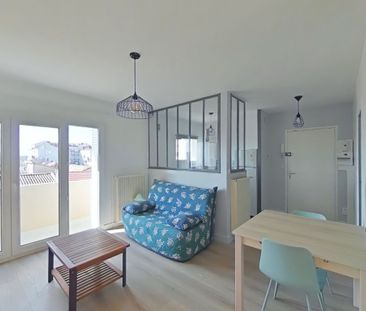 Location Appartement 2 pièces Meublé 35m² ROMANS SUR ISERE 26100 - Photo 2