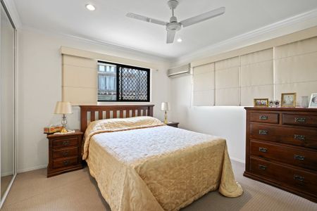 :: NEAT AS A PIN DUPLEX WITH A BONUS POWERED SHED! - Photo 5