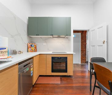 ROOM RENTAL: Large fully furnished rooms with bills included - Photo 6