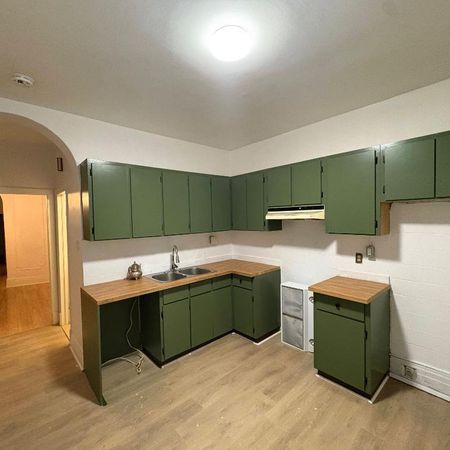 Magnifique appartement 6 ½ lumineux – 4 chambres fermées – Parc Extension - Photo 3