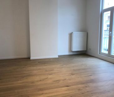 Gerenoveerd appartement op eerste verdieping met 2 slaapkamers en b... - Photo 2