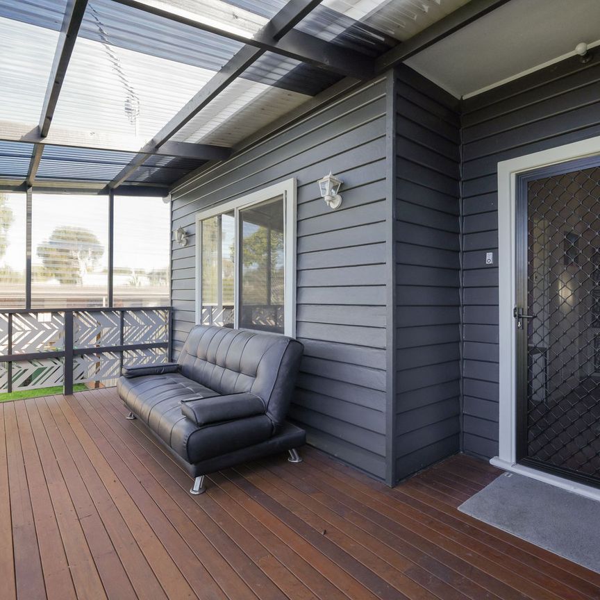 6 Pine Avenue Cowes VIC - Photo 1