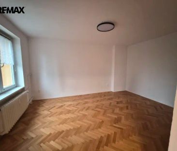 Podnájem bytu 2+1 s možností využití společné zahrady - Photo 1