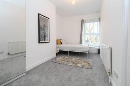 4 bedroom terraced house to rent - Photo 2
