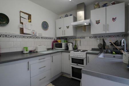 1 bedroom in a house share to rent - Photo 3