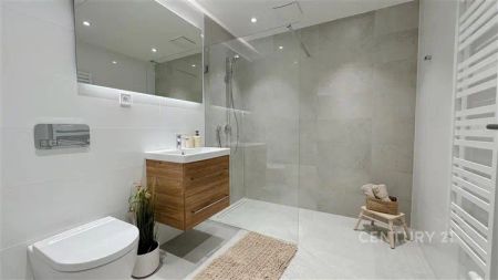 Pronájem bytu 1+kk 46 m - Fotografie 5
