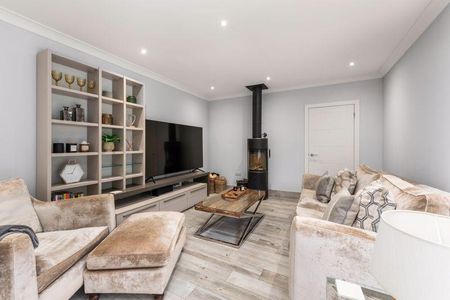 3 bedroom detached bungalow to rent - Photo 2