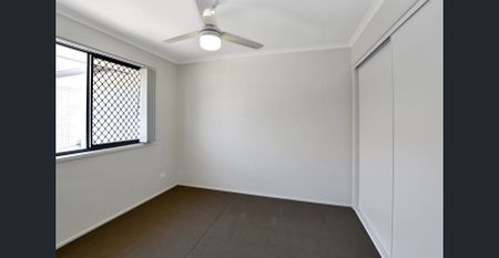 Three bedroom townhouse - Photo 3