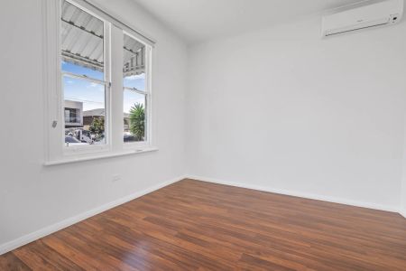 Welcoming Family Residence in a Prime Bexley Pocket - Photo 2