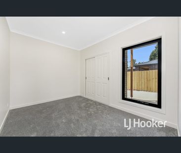 4/15 Ainsleigh Court, Cranbourne, Vic 3977 - Photo 2