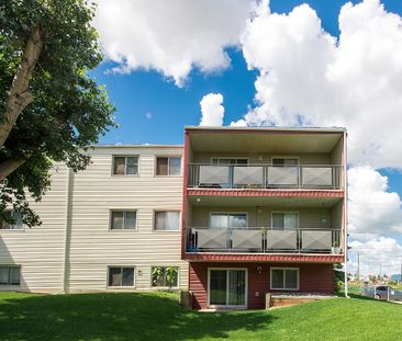 Raleigh Square Apartments - Photo 2