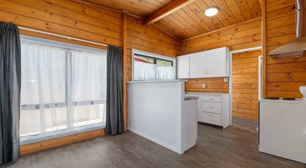 Spacious with lovely views - Photo 1