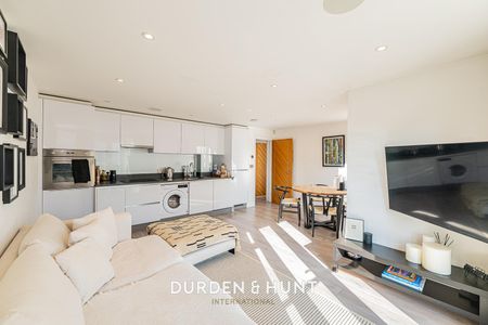 Highfield Place, High Street, Ongar - Photo 4