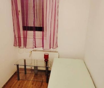 Kiadó 2 szobás lakás Uránváros szívében - Fotó 1