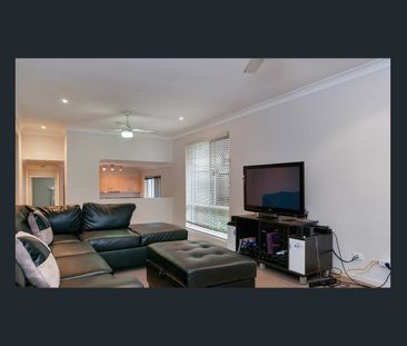 Comfortable Modern Living - Photo 1