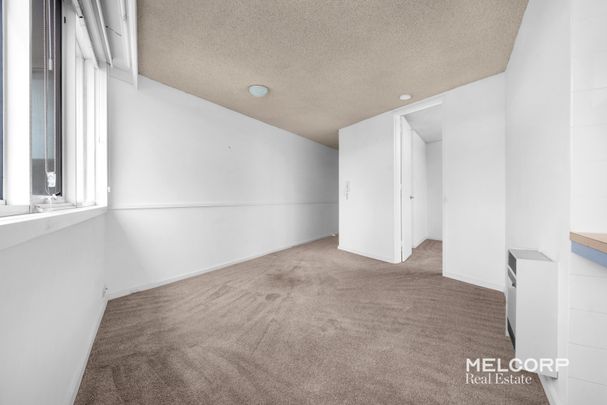 ENJOY THE BAYSIDE LIFESTYLE - UNFURNISHED - Photo 1