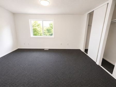 For Lease - 414 Stone Road Unit# 24, Guelph, Ontario - Photo 3