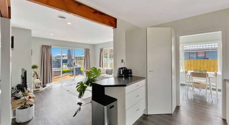 HEI HEI - THREE BEDROOMS, NEW HEAT PUMP, OFF STREET PARKING - Photo 5