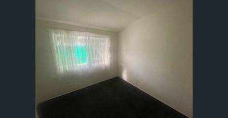 2 Bedroom, 1 Bathroom in the Heart of Moe - Photo 4