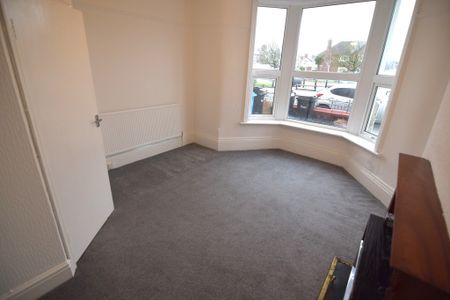 To Let 2 Bed Ground Floor Flat - Photo 2