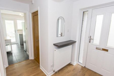 2 bedroom semi-detached bungalow to rent - Photo 2