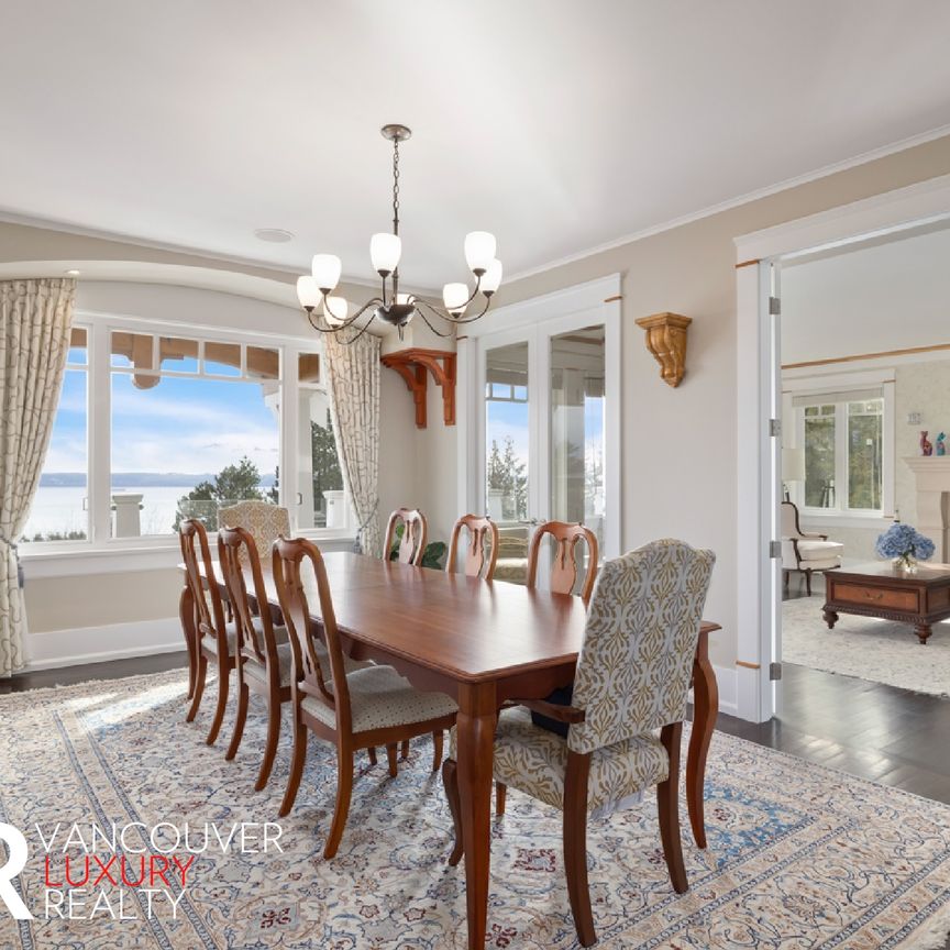 House in West Vancouver, BC - Photo 1