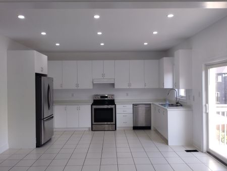 For Lease - 1461 Lormel Gate Avenue, Innisfil, Ontario - Photo 2