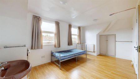 12 bedroom end of terrace house to rent - Photo 3