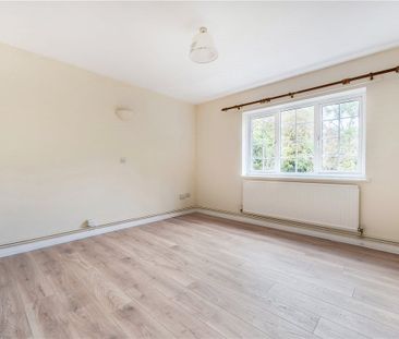 A charming two bedroom bungalow in the village of Baydon. - Photo 5