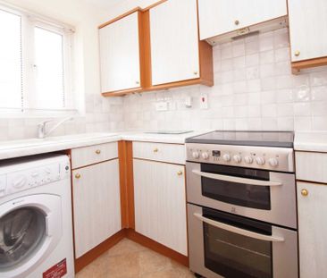 2 bed Terraced for rent - Photo 1