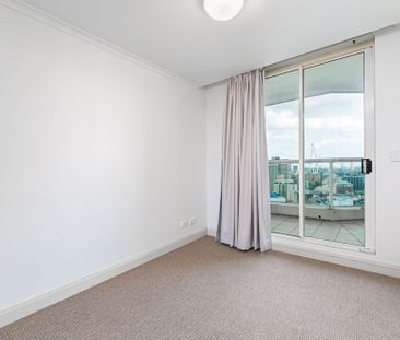 Absolute One-Bedroom Apartment boasts amazing views to city For Rent - Photo 3