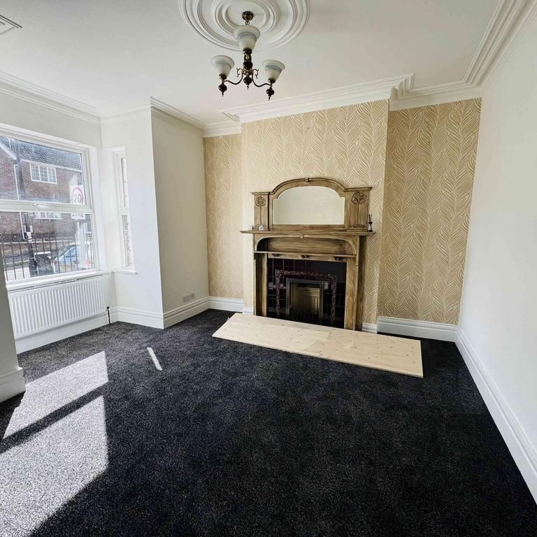 4 bedroom semi-detached house to rent - Photo 1