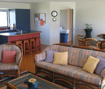 Castleview Rd - Attractive Holiday Rental - Photo 3