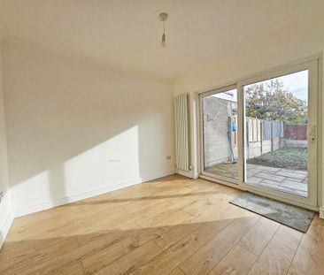 3 bedroom end of terrace house to rent - Photo 1