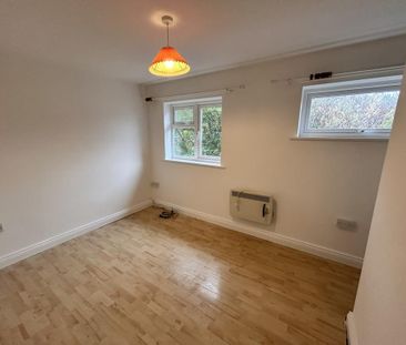2 bedroom end of terrace house to rent - Photo 5