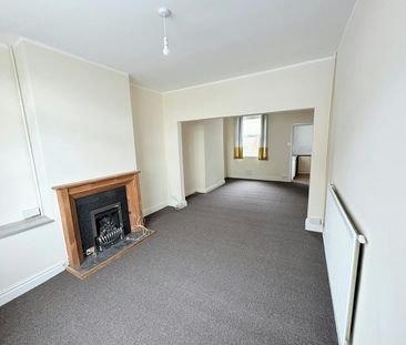 Terraced House to rent on - Photo 6