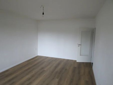 Renovierte 2-Zimmer-Wohnung mit Balkon. Garage steht auf Wunsch zur Verfügung! - Photo 2