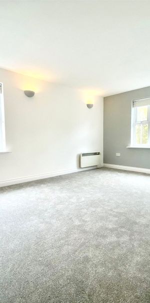 Talavera Close, Crowthorne Talavera Close, Crowthorne - Photo 1