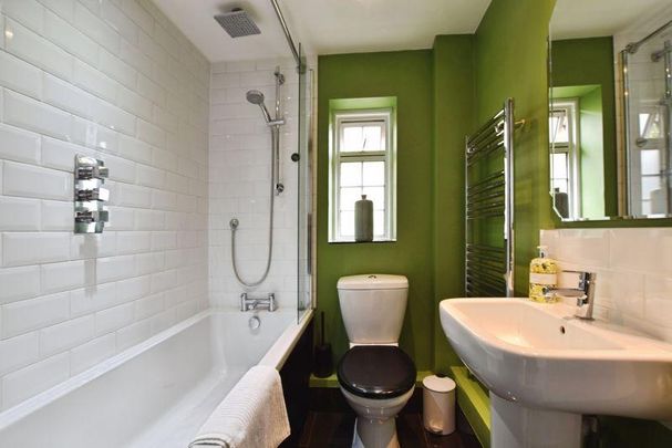 2 bedroom ground floor flat to rent - Photo 1