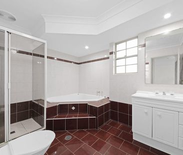 RARE FIND; RECENTLY RENOVATED GRANNYFLAT WITH GARAGE. - Photo 4